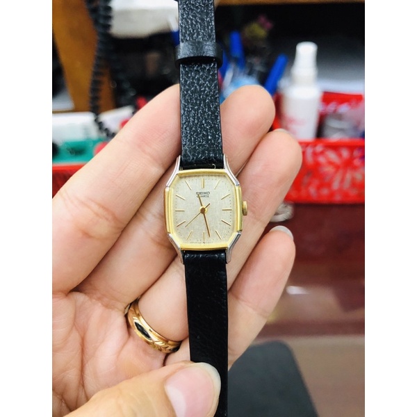 Đồng hồ nữ si nhật dáng tank hiệu Seiko