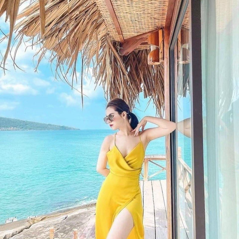 Đầm váy maxi vàng đi biển nút eo xẻ tà