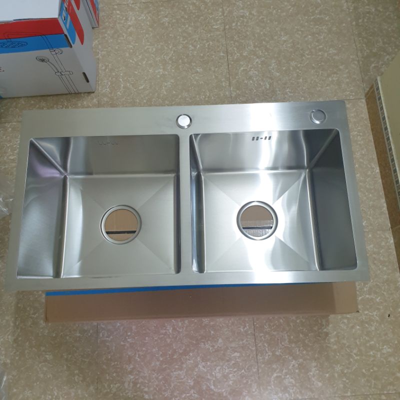 Chậu đúc rửa bát,chén 8245 SUS 304 2 hố cân.Tặng bộ xả.