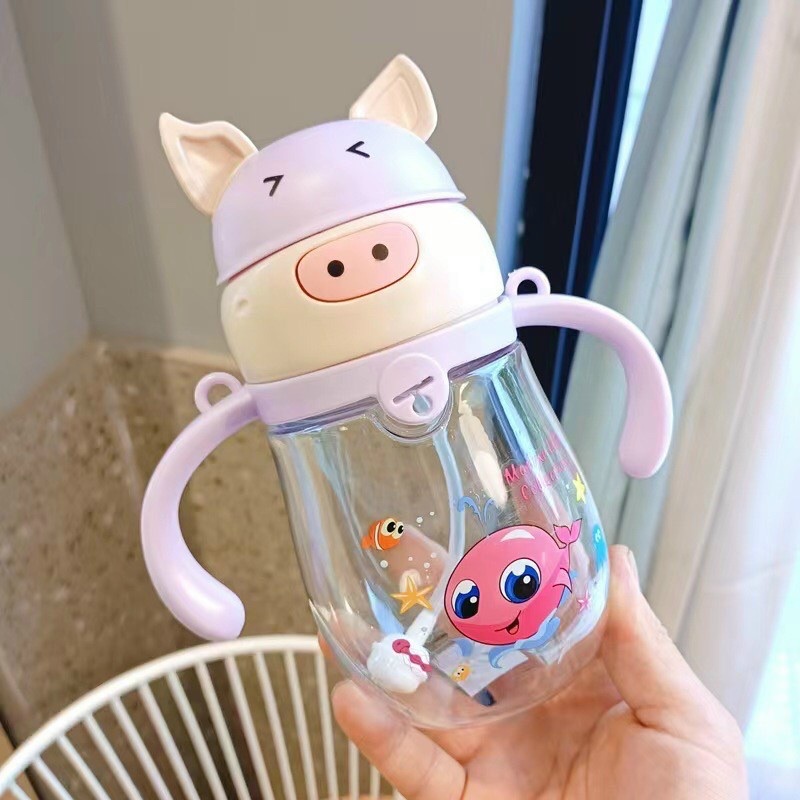 Bình uống nước hình heo mẫu mới dung tích 400ml có tay cầm và dây đeo cho bé