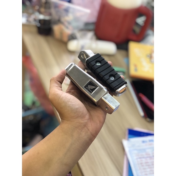 Gác chân sau cánh chim Honda / cục xếp gác chân sau
