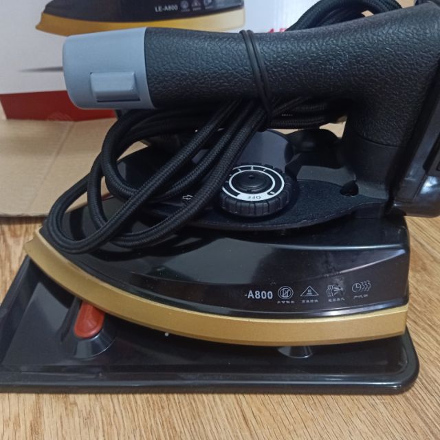 Bàn là hơi công nghiệp,củ bơm tự động