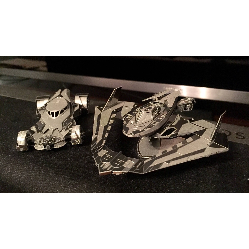 Mô Hình 3D Kim Loại Batman Batwing 2016