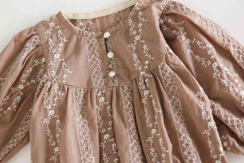 Áo liền quần bé sơ sinh tay dài họa tiết hoa thêu điệu đà