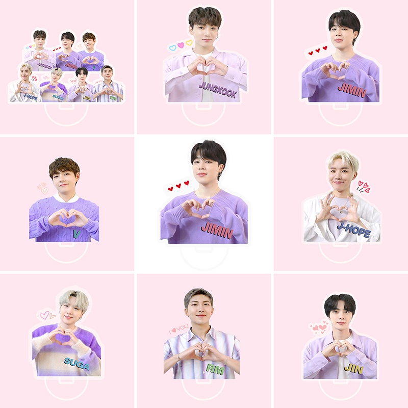 Giá đỡ trưng bày hình các thành viên trong nhóm nhạc Hàn Quốc BTS