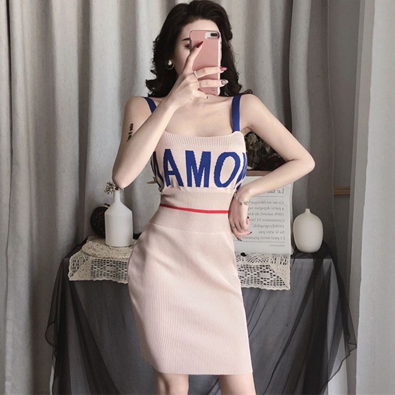 Đầm sát nách dây mảnh hoạ tiết chữ thiết kế ôm sát tôn dáng | BigBuy360 - bigbuy360.vn