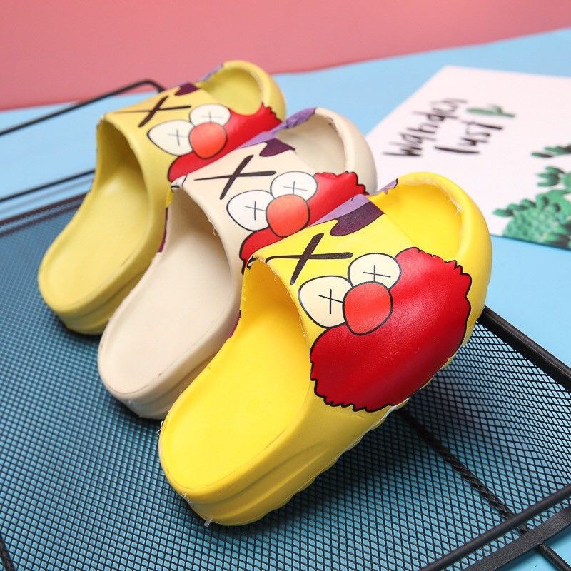 Dép bánh mì Kaws New YZ Slide quai ngang thời trang hàn quốc