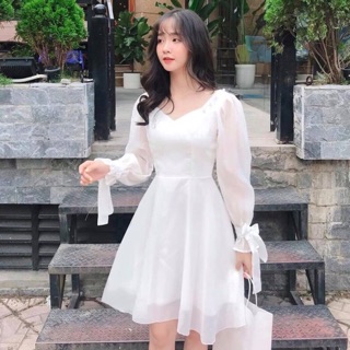 Váy trắng xoè công chúa