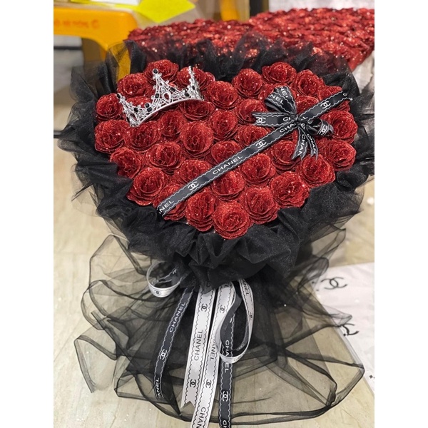 BÓ HOA NHŨ TRÁI TIM PHỐI LƯỚI TẶNG KÈM VƯƠNG MIỆN