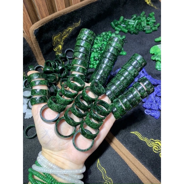 Nhẫn tròn đá ngọc sơn thủy bản to mỏng
