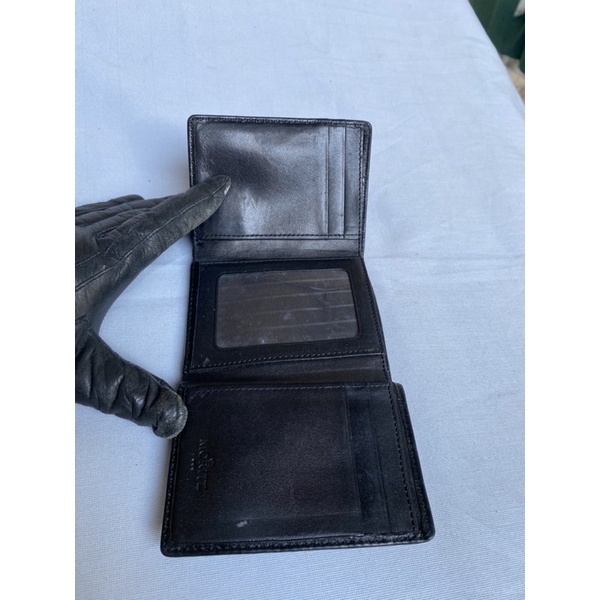 Túi ví chuẩn si. Túi ví qua sử dụng. Khách vui lòng xem hình nếu muốn biết thêm thông tin sản phẩm mời khách vô chat nhé