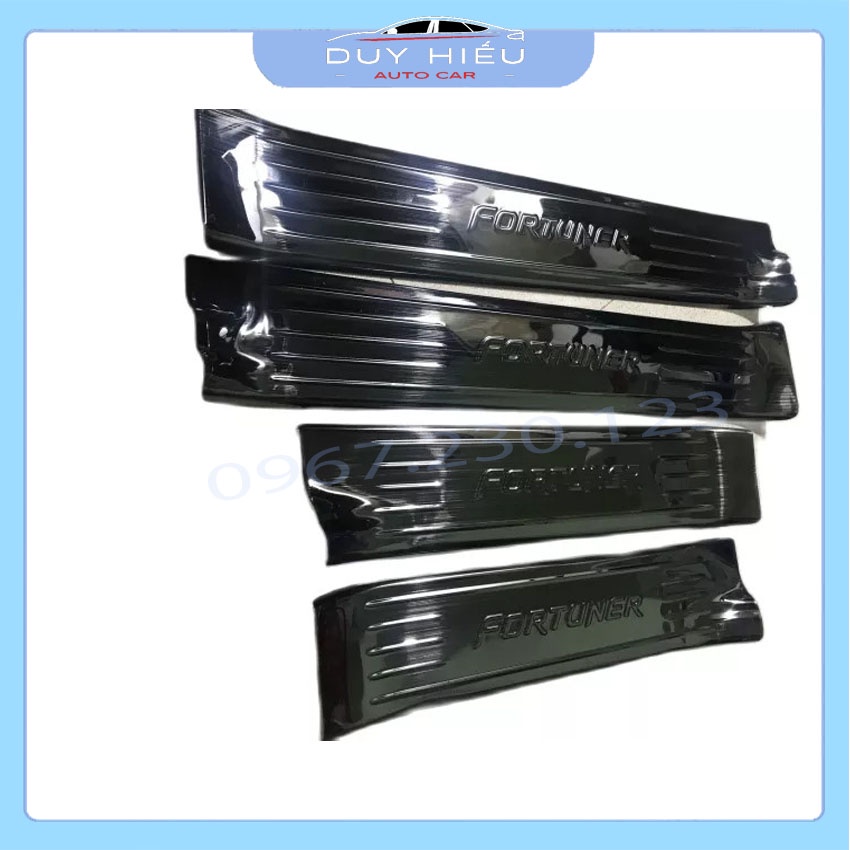 Ốp nẹp bước chân Ô TÔ TOYOTA FORTUNER 2017-2021 titan set 8 món