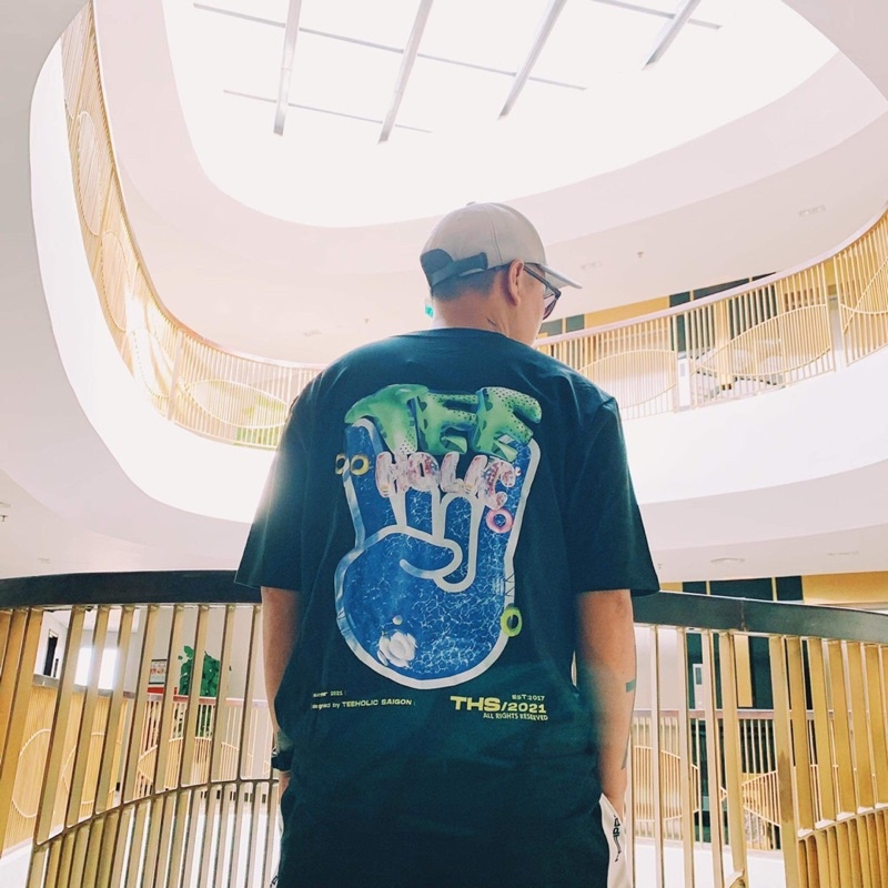 Áo Thun Unisex TeeHolic Swimming Pool Màu Đen Logo THS