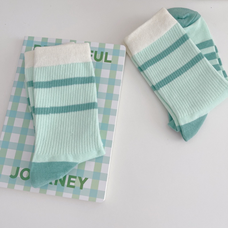 Vớ thể thao cổ cao kẻ sọc màu xanh bạc hà phong cách Hàn Quốc cho nữ