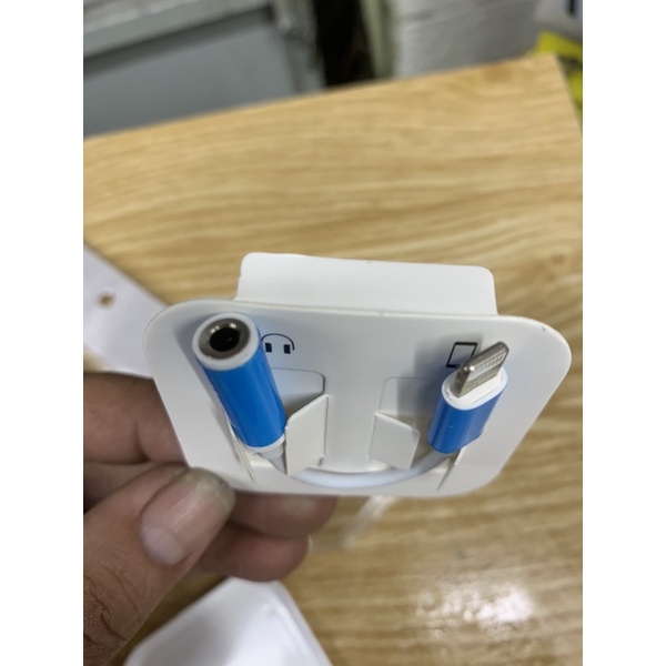 Cáp  chuyển Lightning sang đuôi 3.5