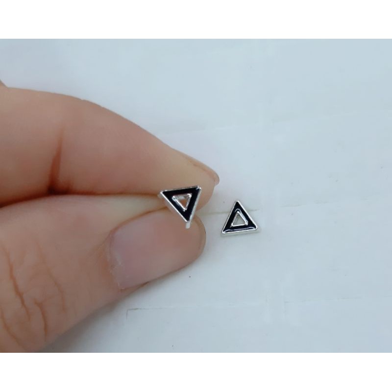 KHUYÊN HÌNH TAM GIÁC/ KHUYÊN TAI CHÂN NHỰA