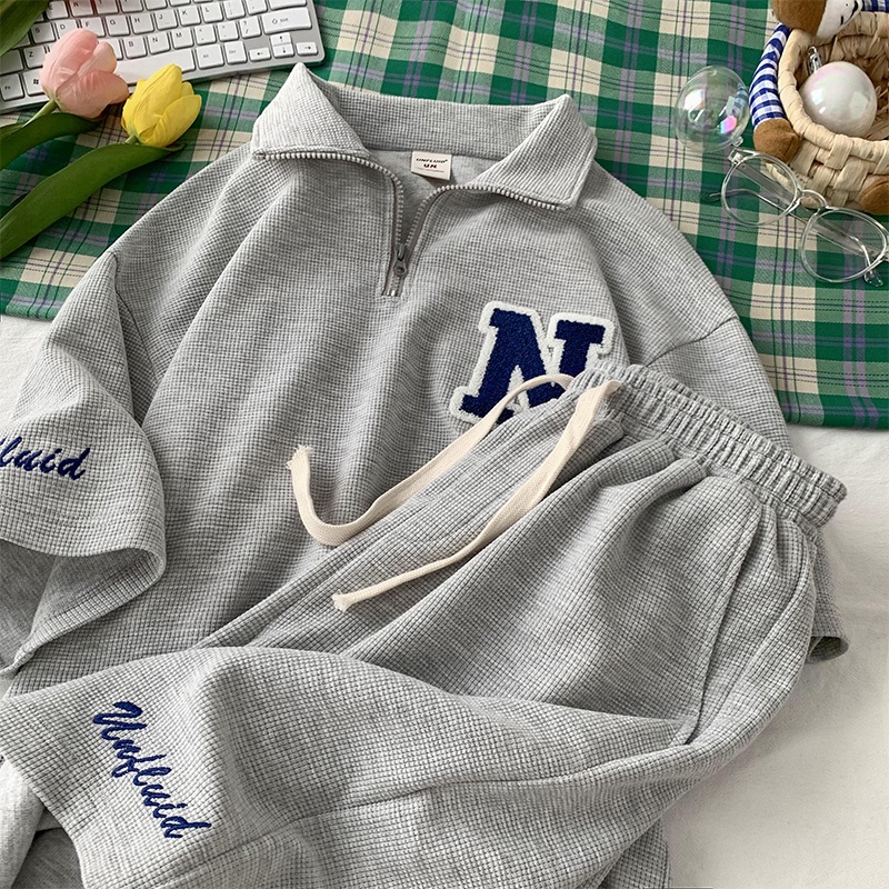 Bộ Đồ Thể Thao Áo Thun Tay Ngắn Phối Quần Short Dáng Rộng Thêu Họa Tiết Thời Trang Mùa Hè Cho Nữ