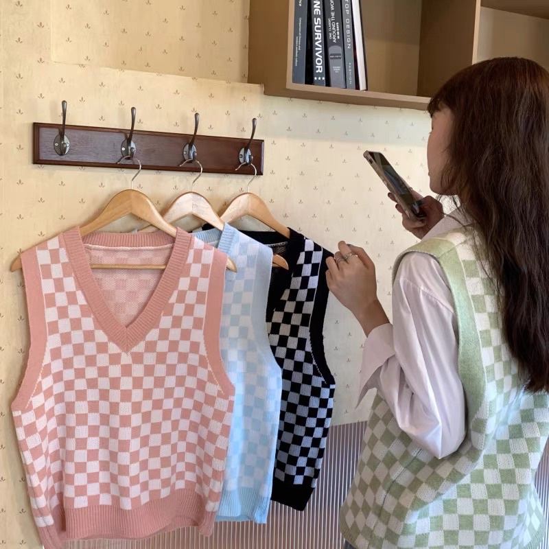 Áo Ghile Caro Form Rộng Như Hình Cổ V Màu Pastel Xinh Xắn