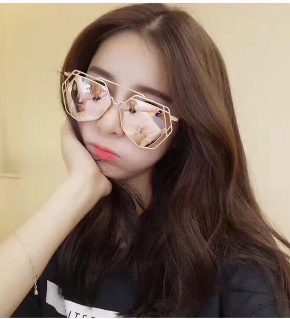 Mắt kính kim cương hồng