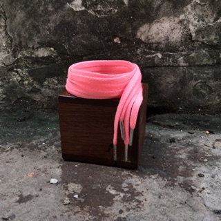 Dây giày hồng phấn