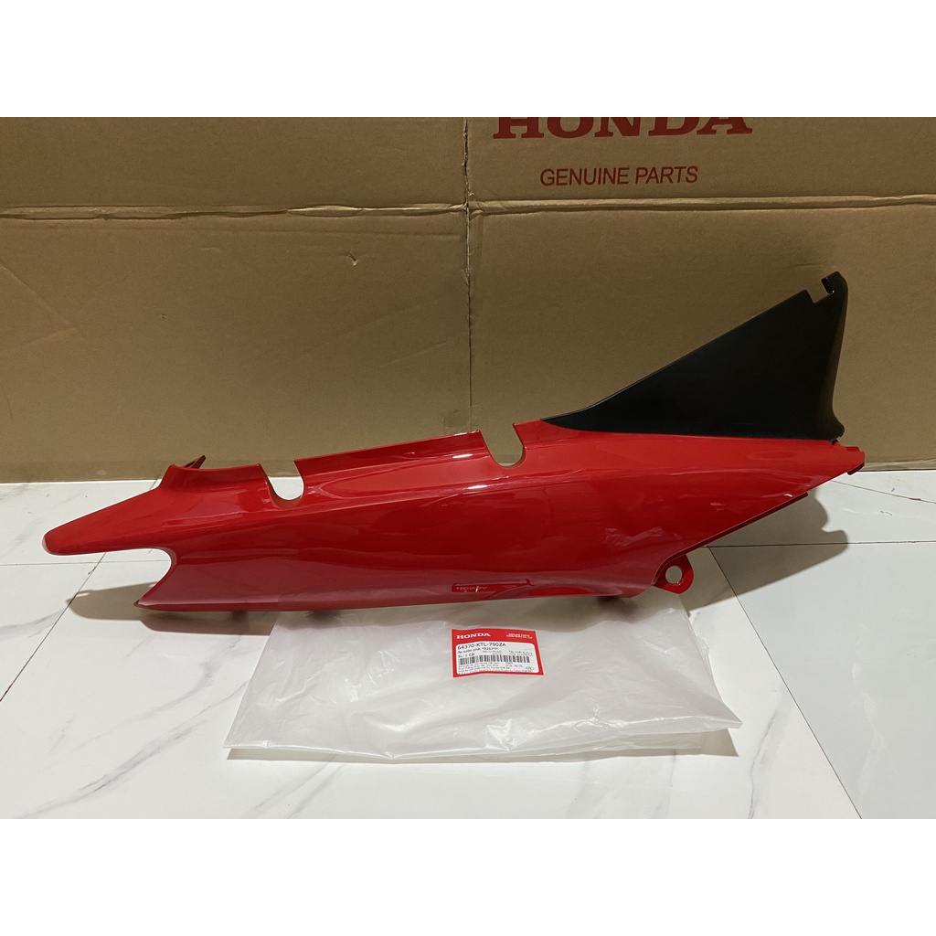 Ốp sườn bên phải HONDA WAVE ANLPHA năm 2004 màu Đỏ.