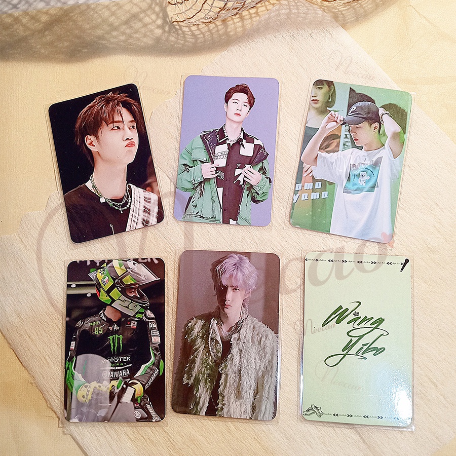 1 Card Bo Góc VƯƠNG NHẤT BÁC 0805 Thẻ Ảnh Sinh Nhật 2022 Bo Góc Wang Yi Bo Birthday Kỷ Niệm Designed Unoff Neecao