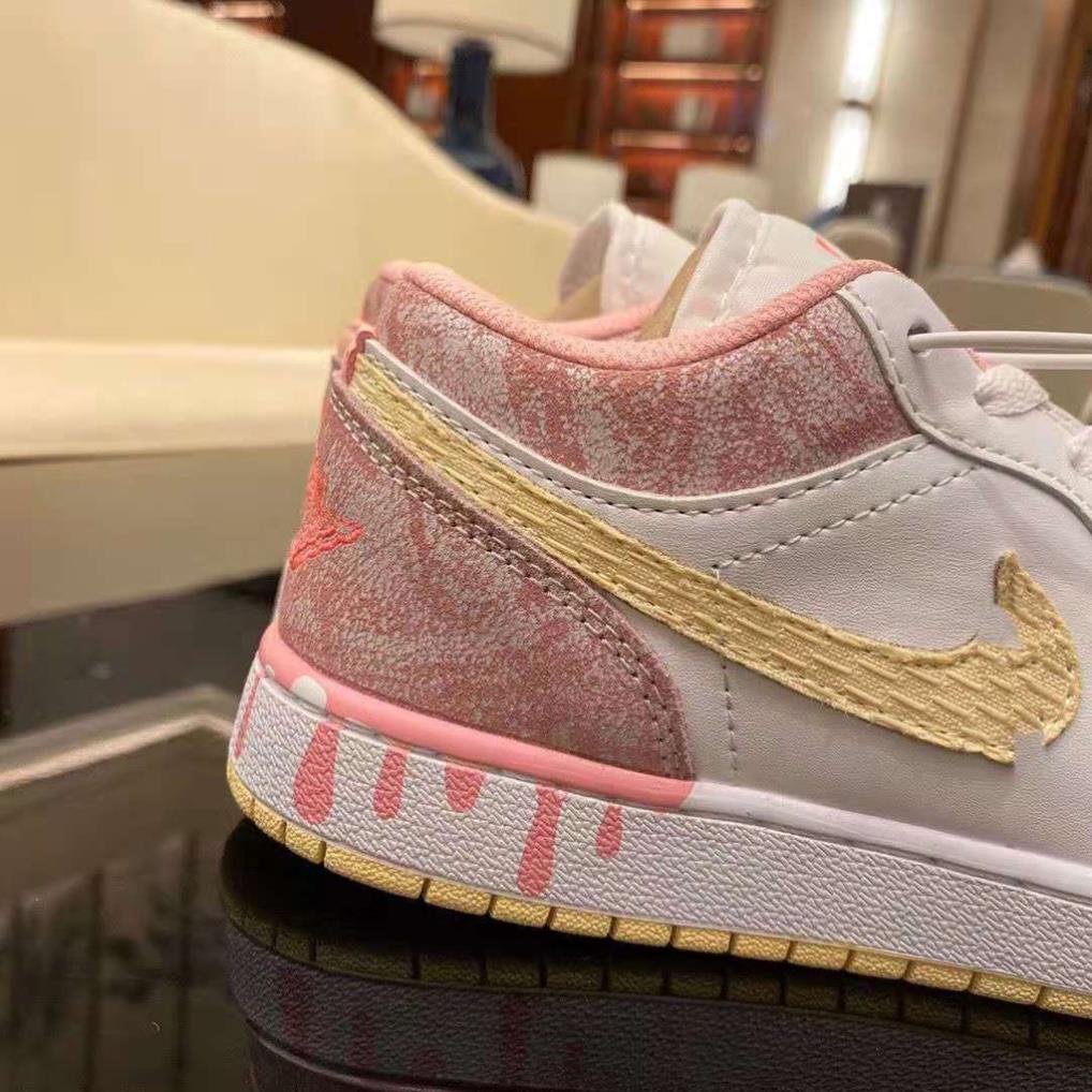 👟👟Giày Sneaker Nike Air Jordan 1 Low GS ‘Strawberry Ice Cream Hồng Vẩy Sơn Cho Nữ Full Box Size | BigBuy360 - bigbuy360.vn