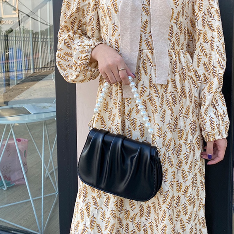 Túi IELGY đeo vai hình đám mây màu trắng phối xích đính ngọc trai dễ phối đồ cho nữ