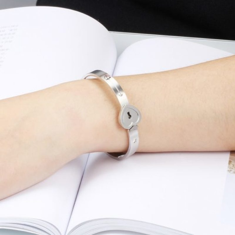 Set 2 vòng cổ / Vòng Tay Hình Ổ Khóa Trái Tim Cho Cặp Đôi