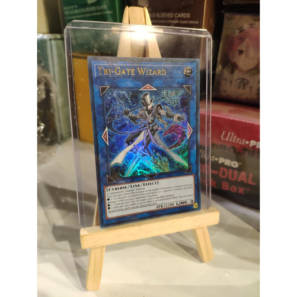 Lá bài thẻ bài Yugioh Tri Gate Wizard - Ultra Rare - Tặng bọc bài nhựa bảo quản