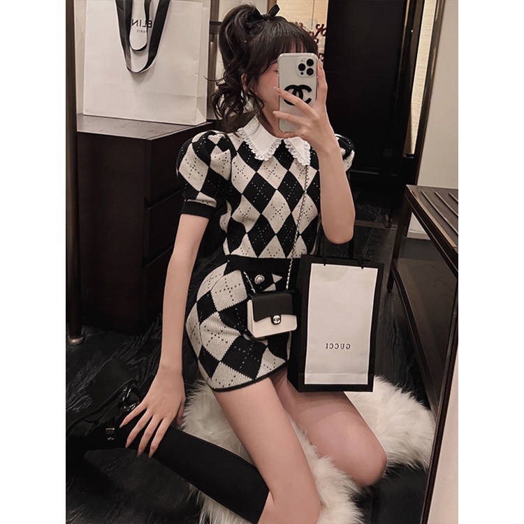 Set đồ SUXI gồm áo dệt kim caro và chân váy ngắn phong cách Hàn Quốc cho nữ