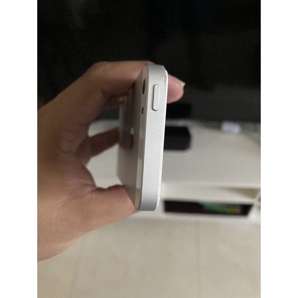 iPhone SE 2016 32gb màu bạc nguyên zin đẹp 97%