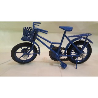 Xe đạp sắt xanh nhỏ trang trí