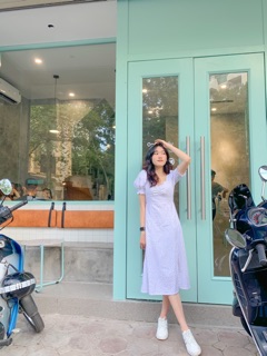Váy chấm bi xẻ tà