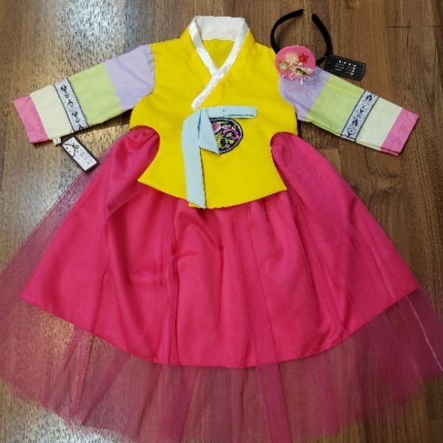 Bộ hanbok thiết kế cho bé gái