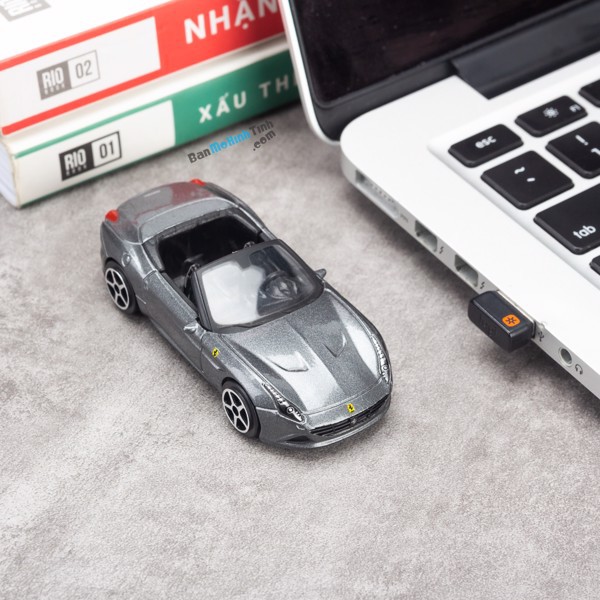 [Mã TOYJAN hoàn 20K xu đơn 50K] Mô hình xe siêu xe mui trần Ferrari California T tỷ lệ 1:64 Bburago Gray