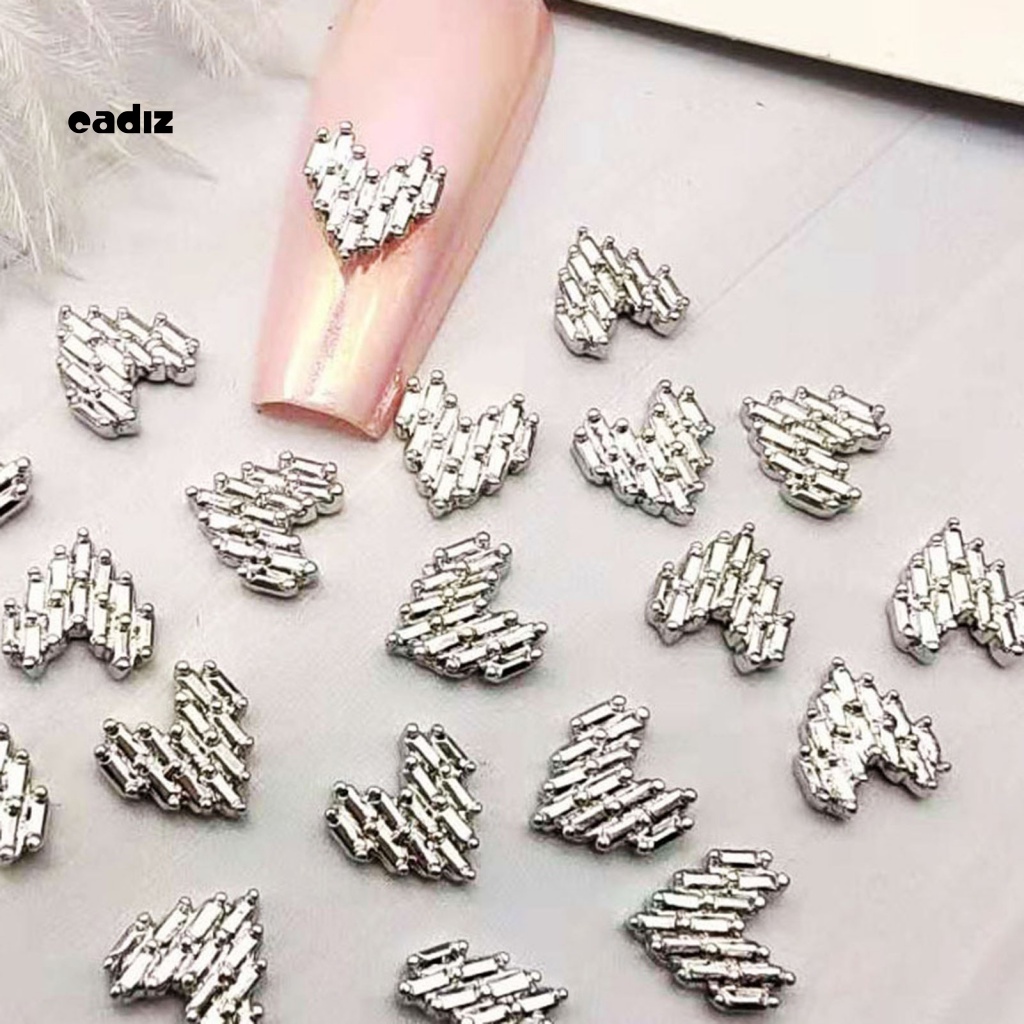 Bộ 10 Phụ Kiện Trang Trí Móng Tay Hình Trái Tim Xinh Xắn