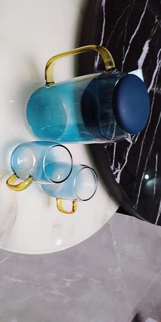 Bình nước thuỷ tinh phối màu 1,5L loại 6 cốc có giá để cốc và khay xanh