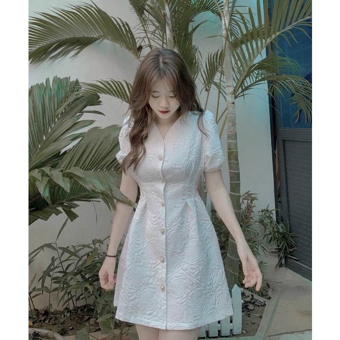 Váy gấm nút ngọc xinh