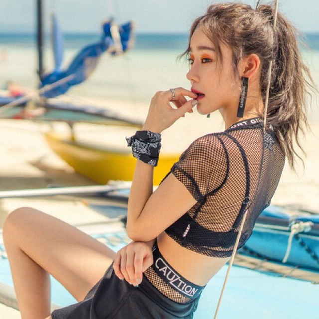Bộ bơi bikini hai mảnh đen phối ren cá tính 2019