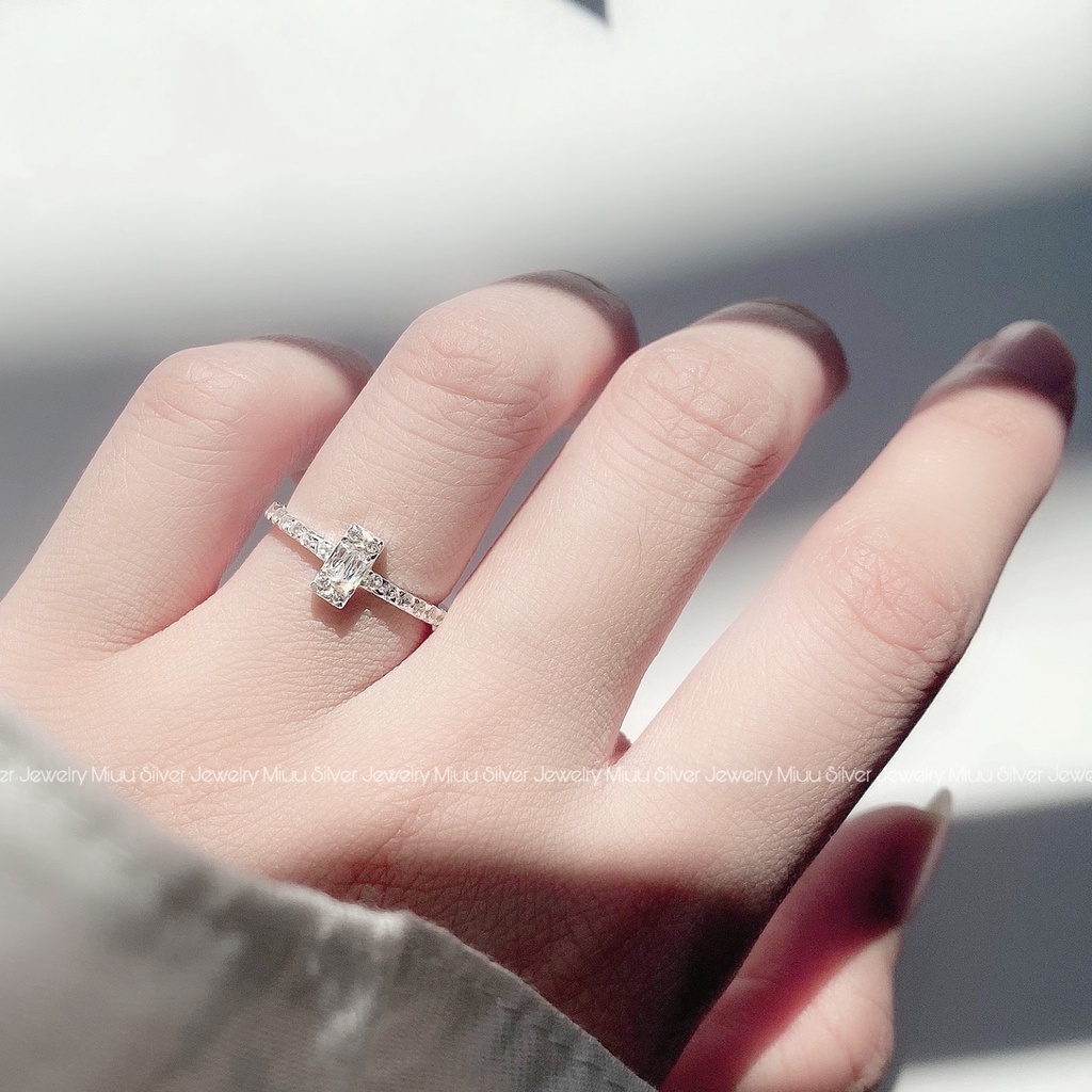 Nhẫn bạc nữ Miuu Silver, nhẫn nữ đính đá hình chữ nhật xinh xắn Livia Ring