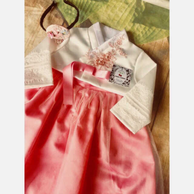 Hanbok cho bé (ảnh thật bộ cuối áo trắng váy đỏ kèm dây treo hueanhshop