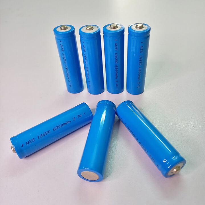 Pin sạc 18650 dung lượng 6800mAh 3.7V dùng cho đèn pin cầm tay, quạt sạc tích điện USB và các thiết bị điện tử, box sạc