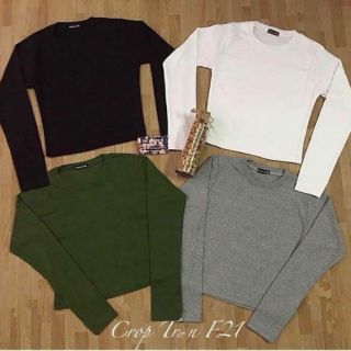 Áo tay dài Croptop mềm mịn co dãn tốt.