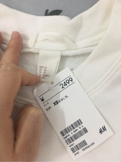 Áo nỉ tim hm cổ tròn