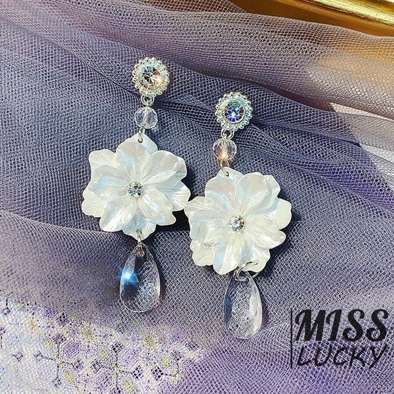 Khuyên tai nữ kiểu dáng thời trang phong cách Hàn Quốc