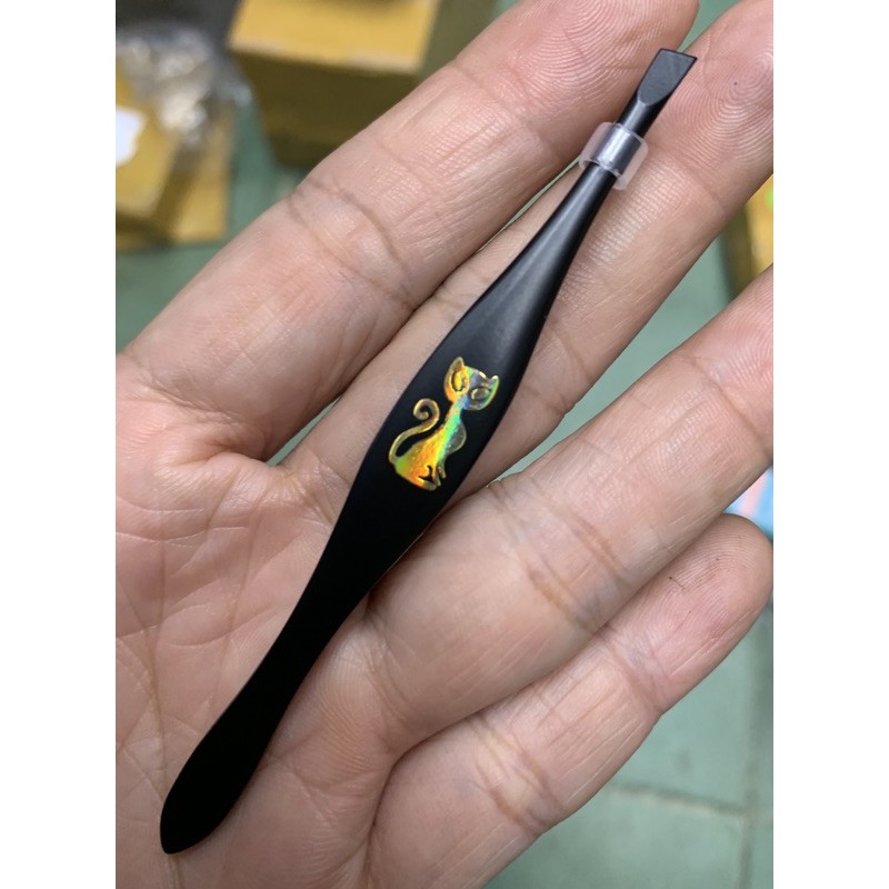 Nhíp nhổ lông mày hiệu con mèo đen