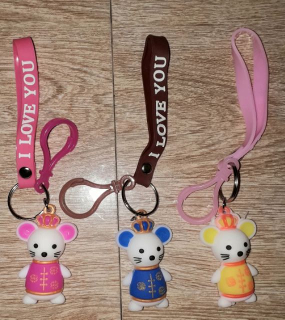 Một chiếc móc hình chú chuột bằng nhựa đặc rất đẹp