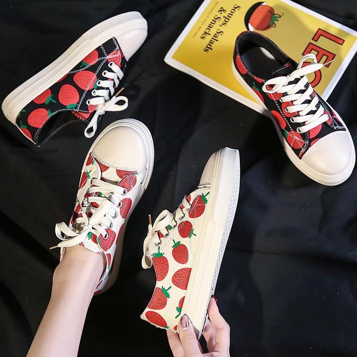 Giày thể thao nữ hình dâu tây dễ thương 123