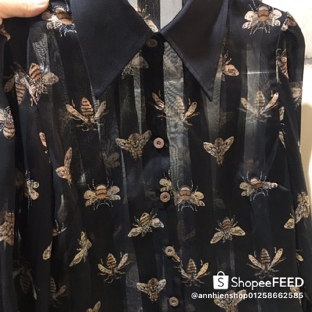 Áo sơ mi hoạ tiết con ong